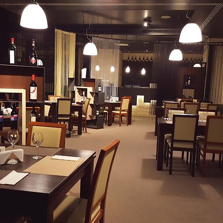 银河酒店 Dumbravita  外观 照片