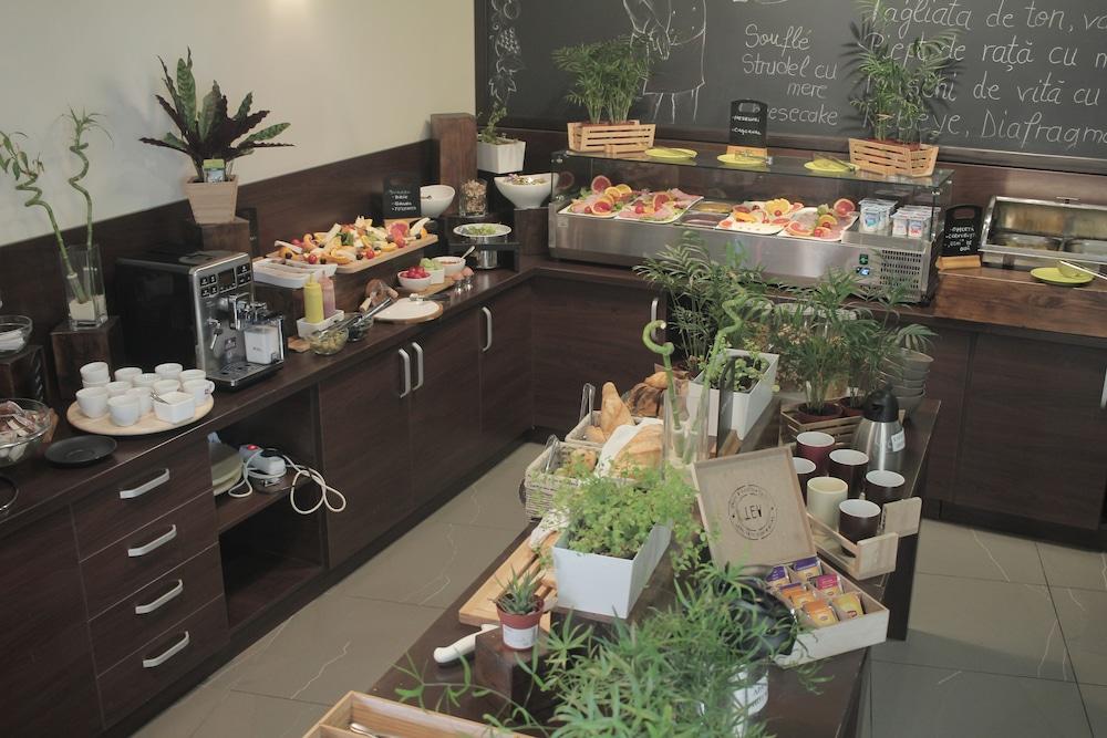 银河酒店 Dumbravita  外观 照片