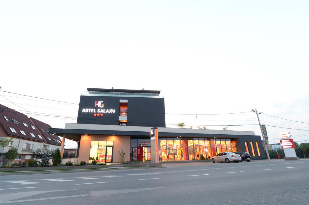 银河酒店 Dumbravita  外观 照片